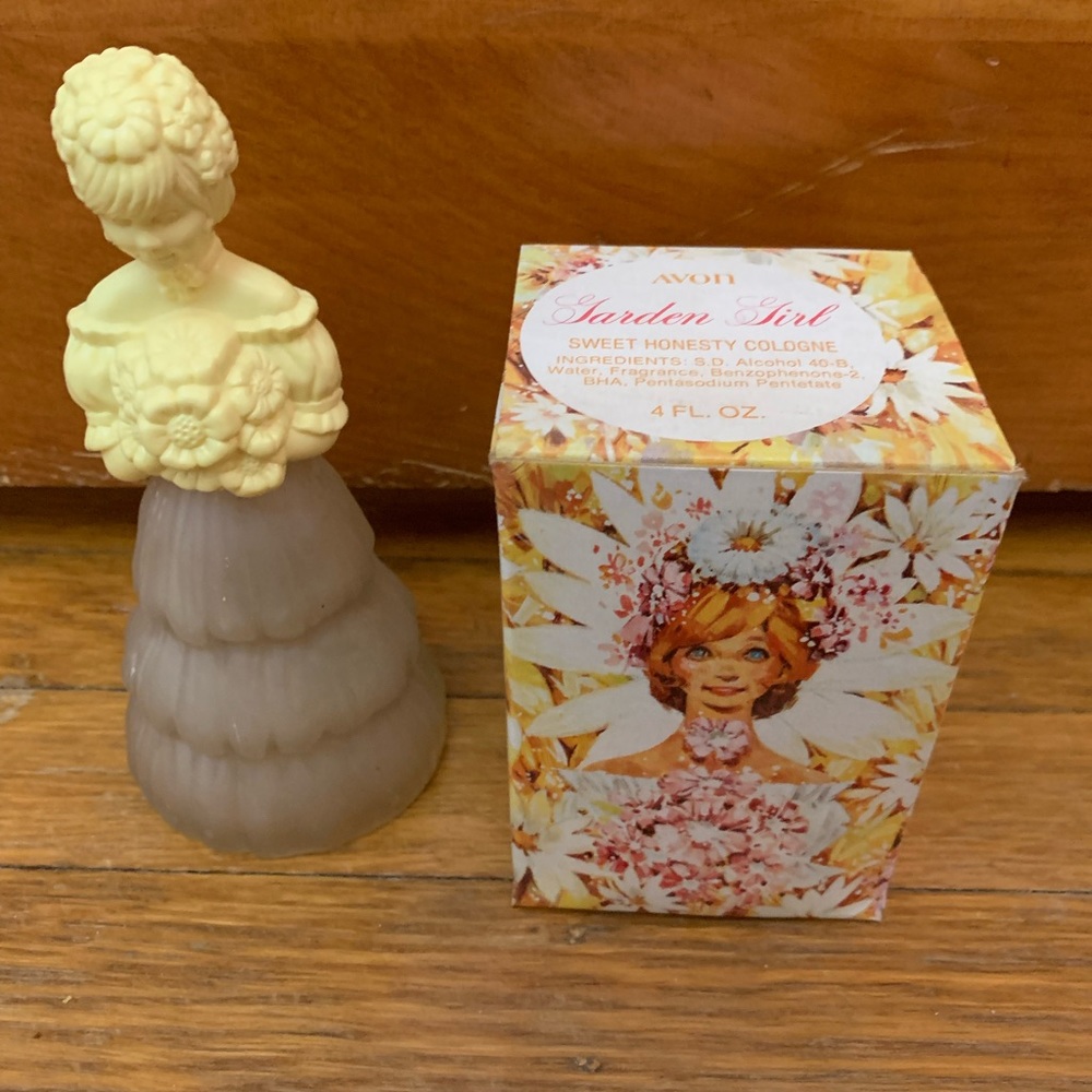 VINTAGE AVON GARDEN GIRL DECANTER BOTTLE W/BOX